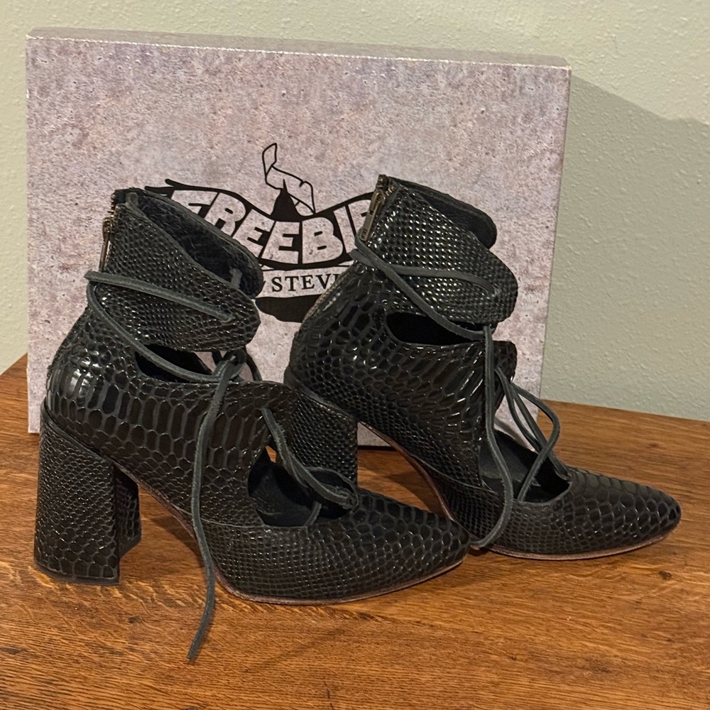 Freebird Joyce boots. Black snakeskin show stoppers! Size 8